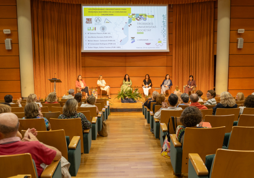 Trobades Universitat Societat al Jardí Botànic UV. Mesa redonda sobre programas universitarios para mayores.